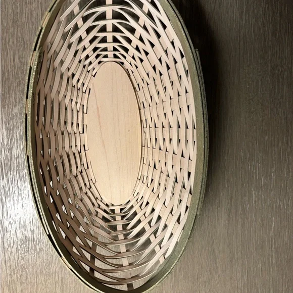 A Longaberger 2010 Oval Sage Green Color, with Teal color silk Hydranges. - Picture 5 of 16